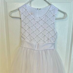 White Strapless Sleeveless Formal Dress